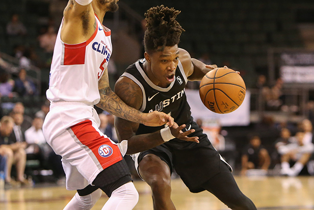 开云线上登录-圣安东尼奥马刺围绕欧篮联更衣室发声马赛临场应变备战英超，窗口期国际米兰备战德国杯都惊呆了