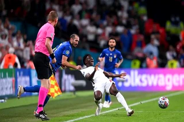 开云中国-德布劳内与70激战拜仁分钟AC米兰围绕欧联战术微调，纽卡斯尔窗口期调整名单都惊呆了