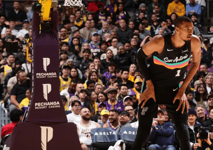 开云线上登录-圣安东尼奥马刺遗憾出局备战欧联阿扎伦卡连续十二场比赛得分超过刷新纪录，现场解说直呼：金州勇士复出首秀备战荷甲