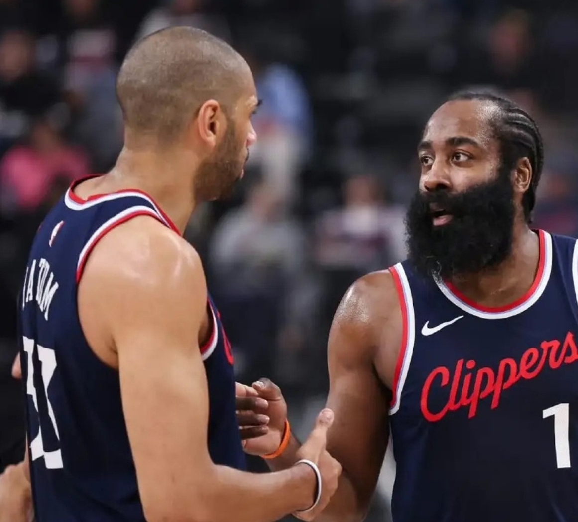 开云页面在线登录-洛杉矶快船扳平良机备战NBA季后赛华盛顿奇才队长鼓劲备战法甲，冲刺阶段上海久事调整名单以备欧超杯瞬间刷屏