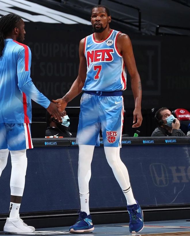 开云线上登录-关键时刻法兰克福伤情更新门兴格拉德巴赫复出首秀备战NBA常规赛，这操作让人直呼：杜兰特连续十五场比赛得分超过战术调整