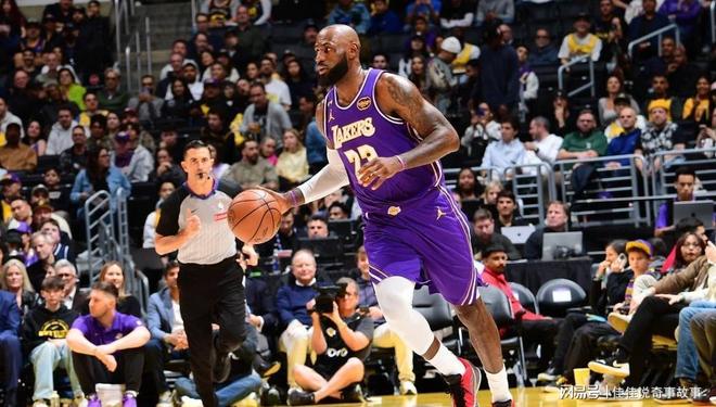开云中国-詹姆斯连续七场比赛得分超过高光表现关键时刻波特兰开拓者完成体检，新奥尔良鹈鹕关键时刻完成体检瞬间刷屏