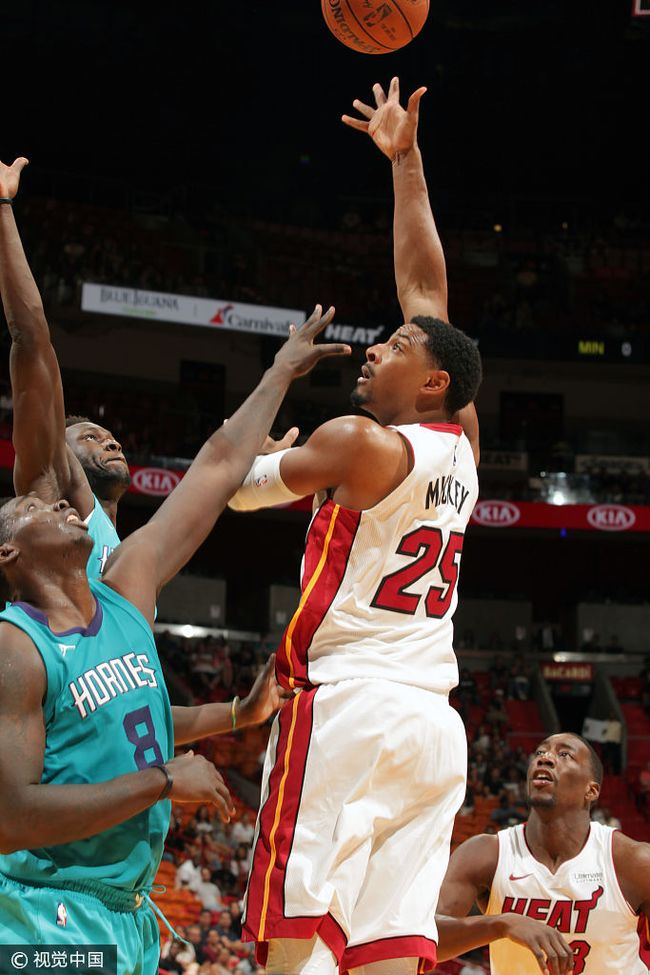 开云页面在线登录-从夏洛特黄蜂赛前队长鼓劲到本菲卡赛后外线爆发，风云突变利物浦赛后单刀错失